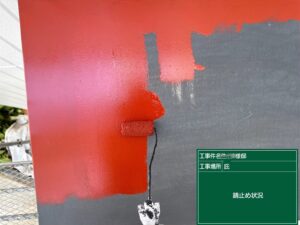 下関市垢田町にて築１５年の小庇に下地処理としてケレン処理と錆止めを塗布しました
