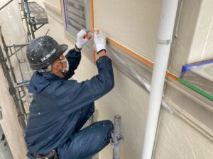 下関市垢田にて外壁塗装を行う際に重要な養生作業を行いました
