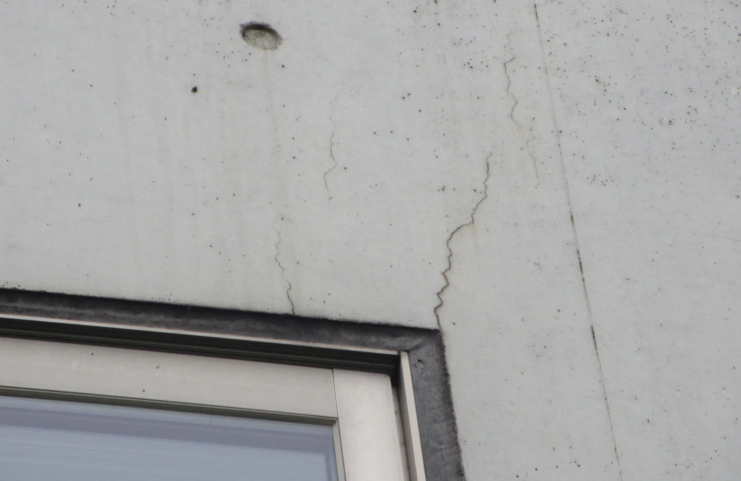 ALC外壁のひび割れ(クラック)の写真