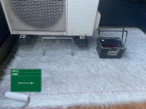 下関市垢田にてクラックが入っているベランダにガラスメッシュを施工