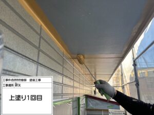下関市小月茶屋にて住宅の軒天に湿気を逃がすマルチエースを塗布