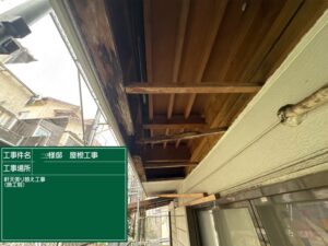 下関市椋野にて雨漏りしている軒天のケイカル板を交換しました