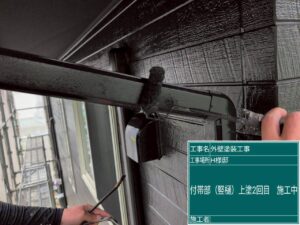 下関市にて堅樋の上塗り塗装！美観と耐久性を高める丁寧な2回塗りを行いました。