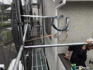 下関市にて電線に塗料がつかないように養生しました