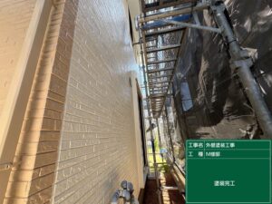 下関市にてサッシ周りや色変え部分のライン出しの仕上がり確認を行いました。