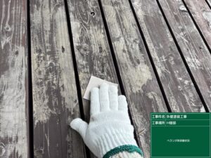 下関市にてウッドデッキの塗装前研磨作業を行いました。