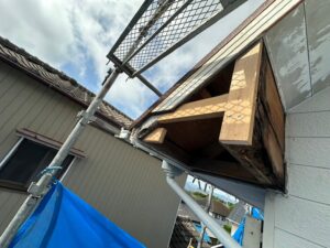下関市にて雨漏りしていた妻破風を交換しました