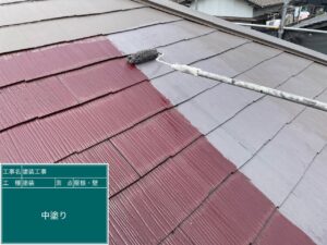 下関市清末本町で屋根の上塗り1回目（中塗り）塗装を行いました
