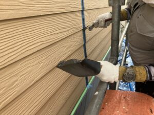 下関市彦島でサイディング目地のシーリング充填・仕上げを行いました