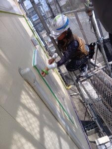 下関市で外壁塗装の養生作業を職人が丁寧に行いました
