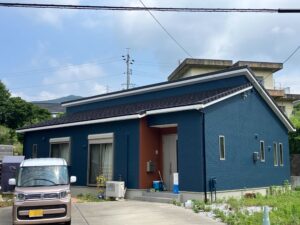 下関市長府にて平屋にマウンテンブルーで外壁塗装したお客様の声