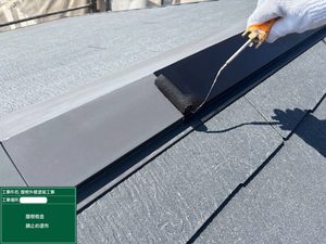 下関市にてサビの発生を根元からブロックする屋根板金の錆止め塗装作業 を行いました！