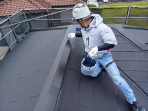 下関市で屋根板金をチャコールで塗装！サビを防ぎ耐久性を向上