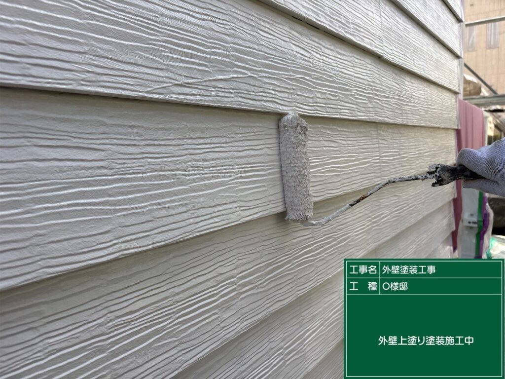 ラップサイディング塗装中